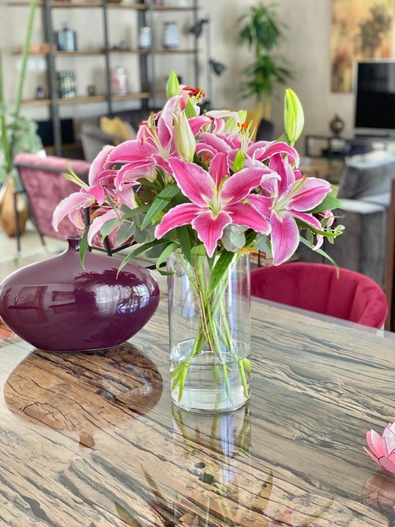 lily flower in vase Lilies in a Vase – BLOSSOMS
